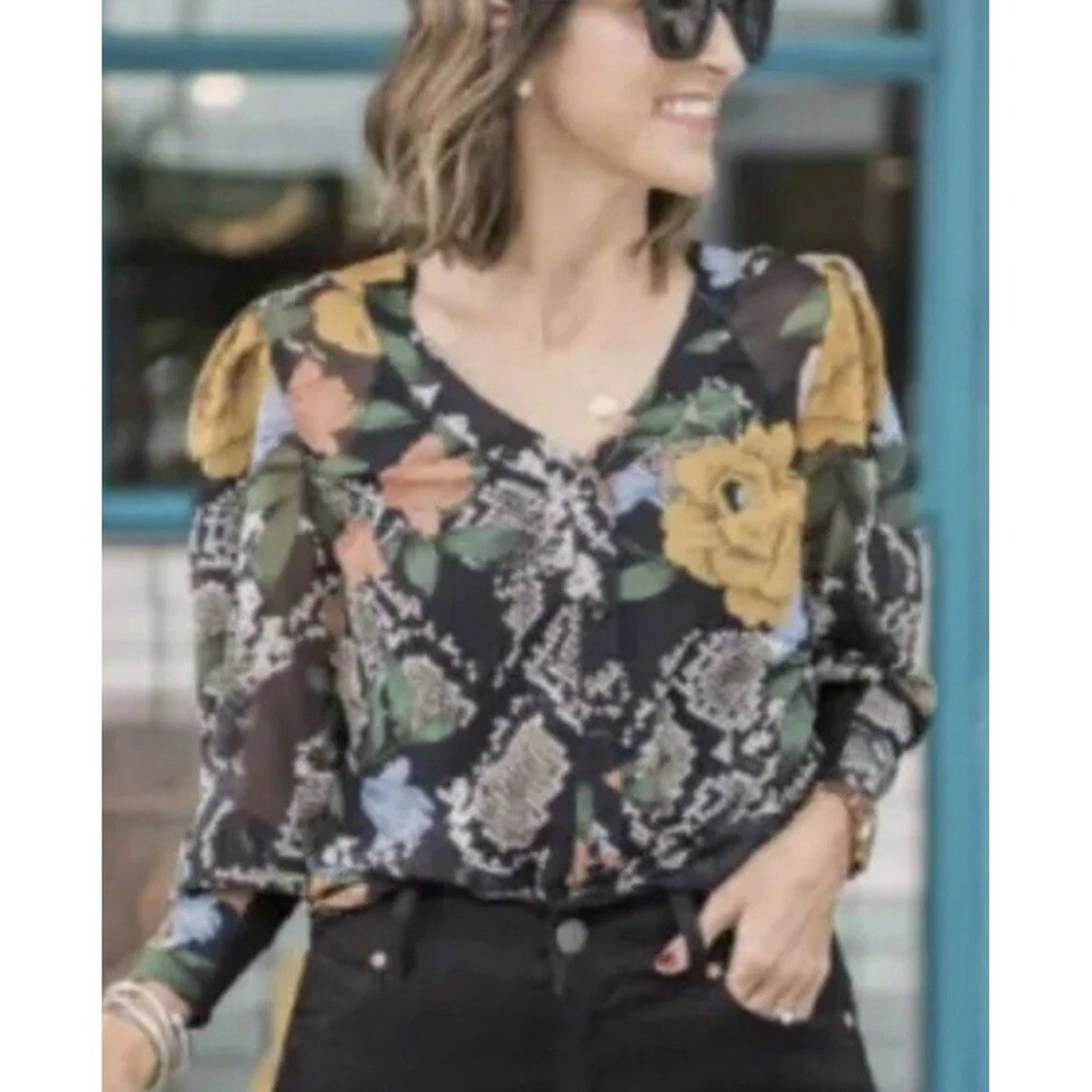 Cabi Printed Blouse Small‎ Chiffon Top Snake Charmer Long Sleeve Artsy Floral